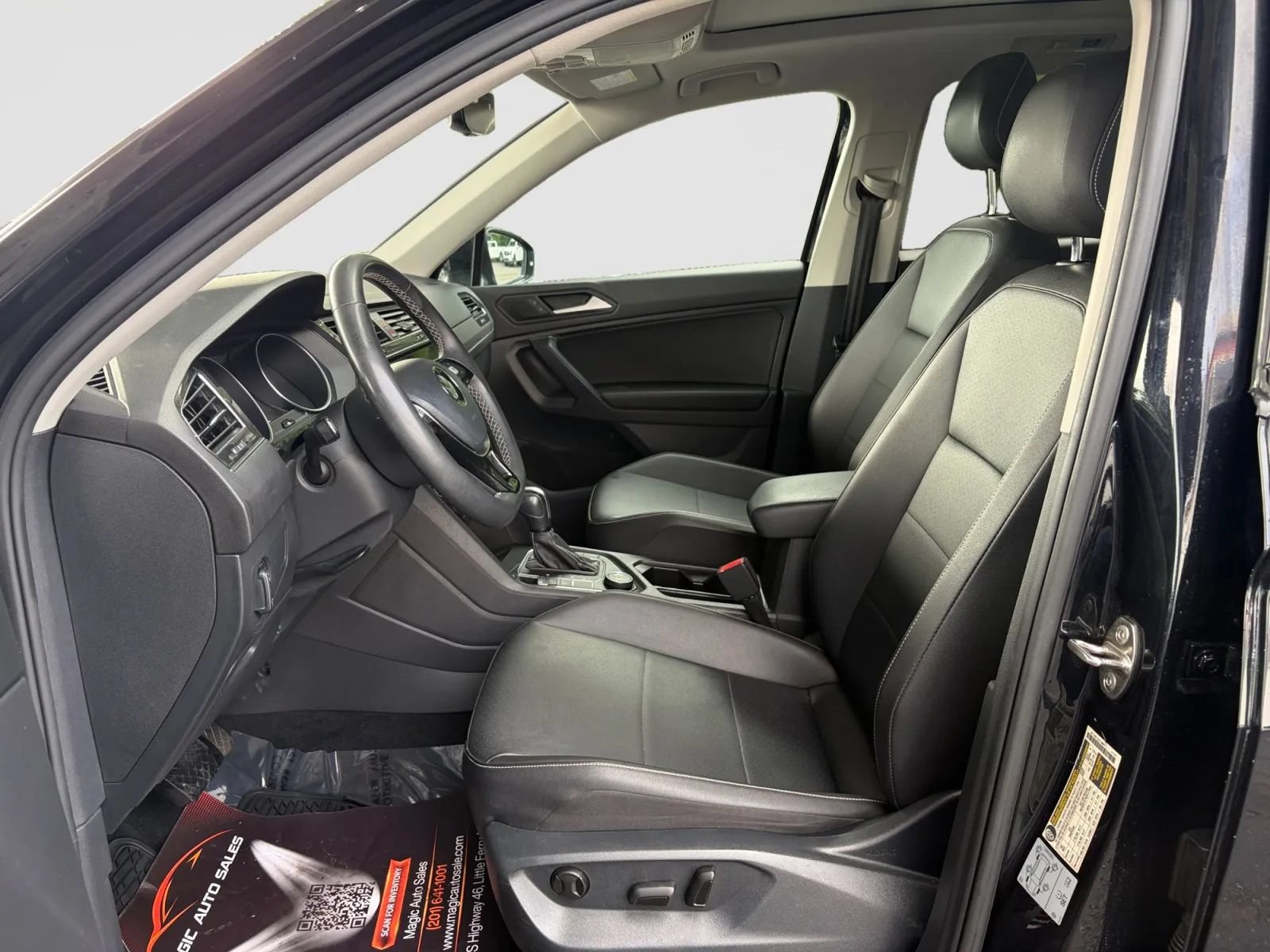 Used 2021 Volkswagen Tiguan SE w/ Panoramic Sunroof Package AWD/4WD image 12