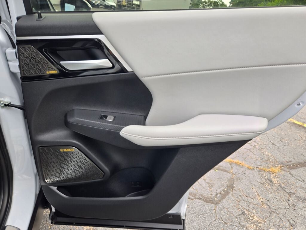 New 2026 Mitsubishi Outlander SE AWD/4WD image 9