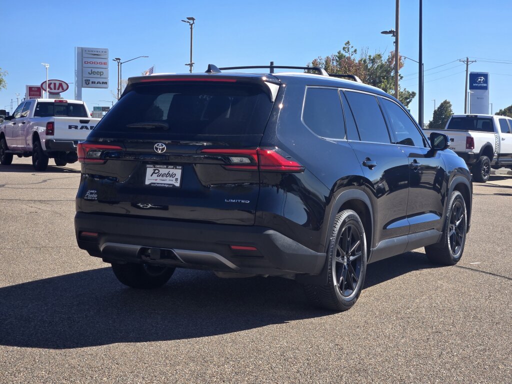 Used 2024 Toyota Grand Highlander AWD image 3