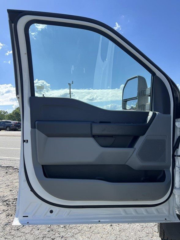 Used 2025 Ford F450 XL image 9