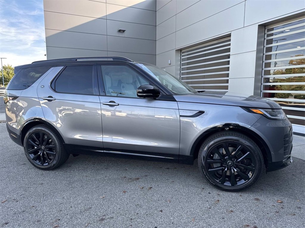 New 2026 Land Rover Discovery Limited Edition image 9