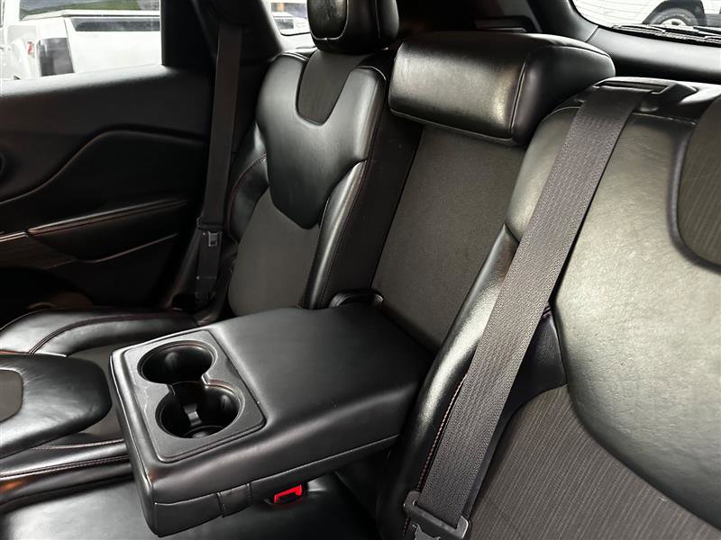 Used 2016 Jeep Cherokee Trailhawk AWD/4WD image 21