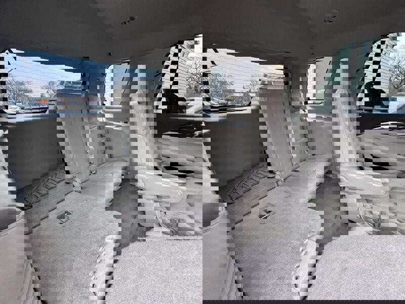 Used 2017 Cadillac Escalade Luxury image 16