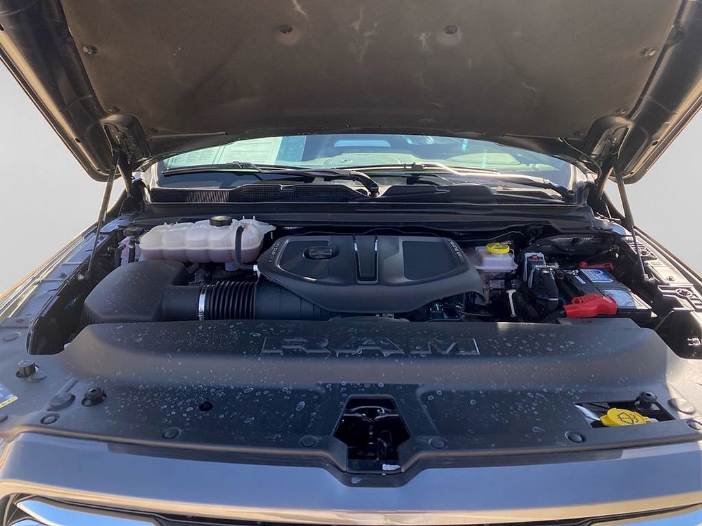 Used 2026 RAM 1500 Laramie AWD/4WD image 9