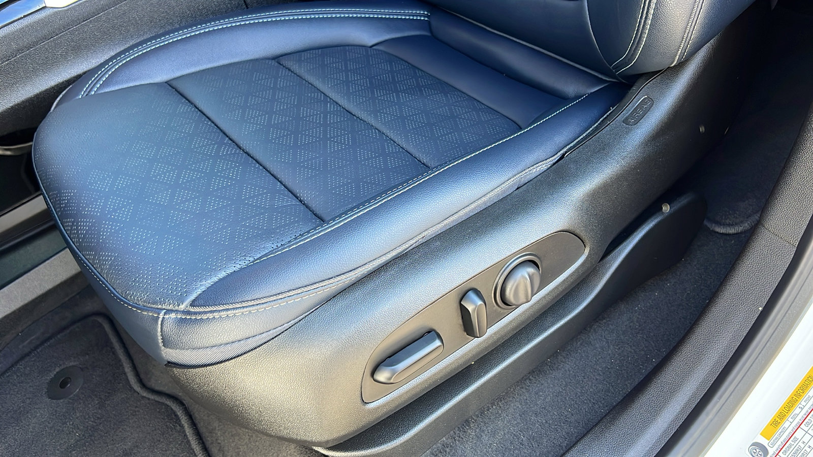 Certified 2023 Chevrolet Bolt EUV LT w/ Convenience Package image 17