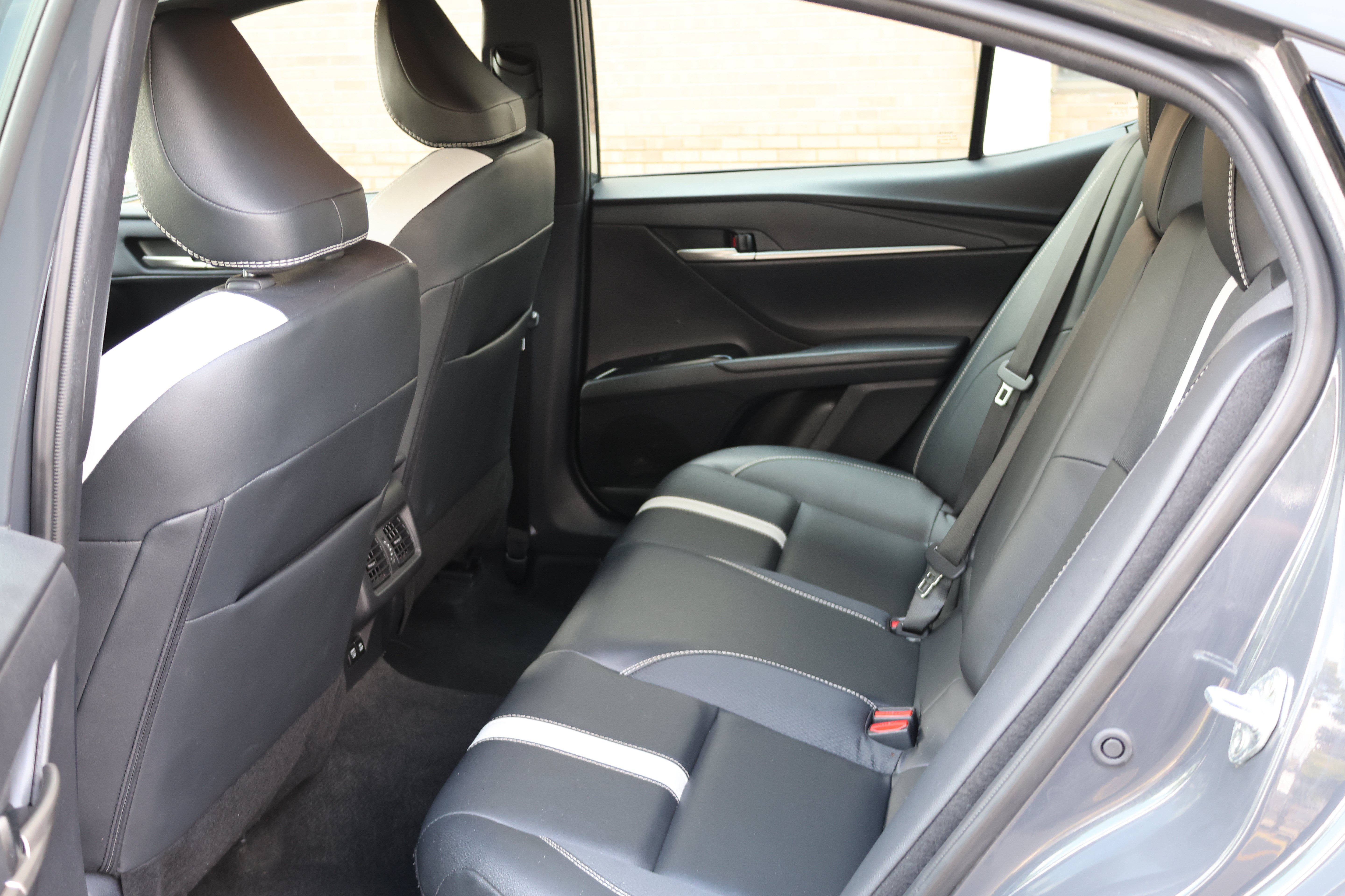 Used 2025 Toyota Camry SE FWD image 15