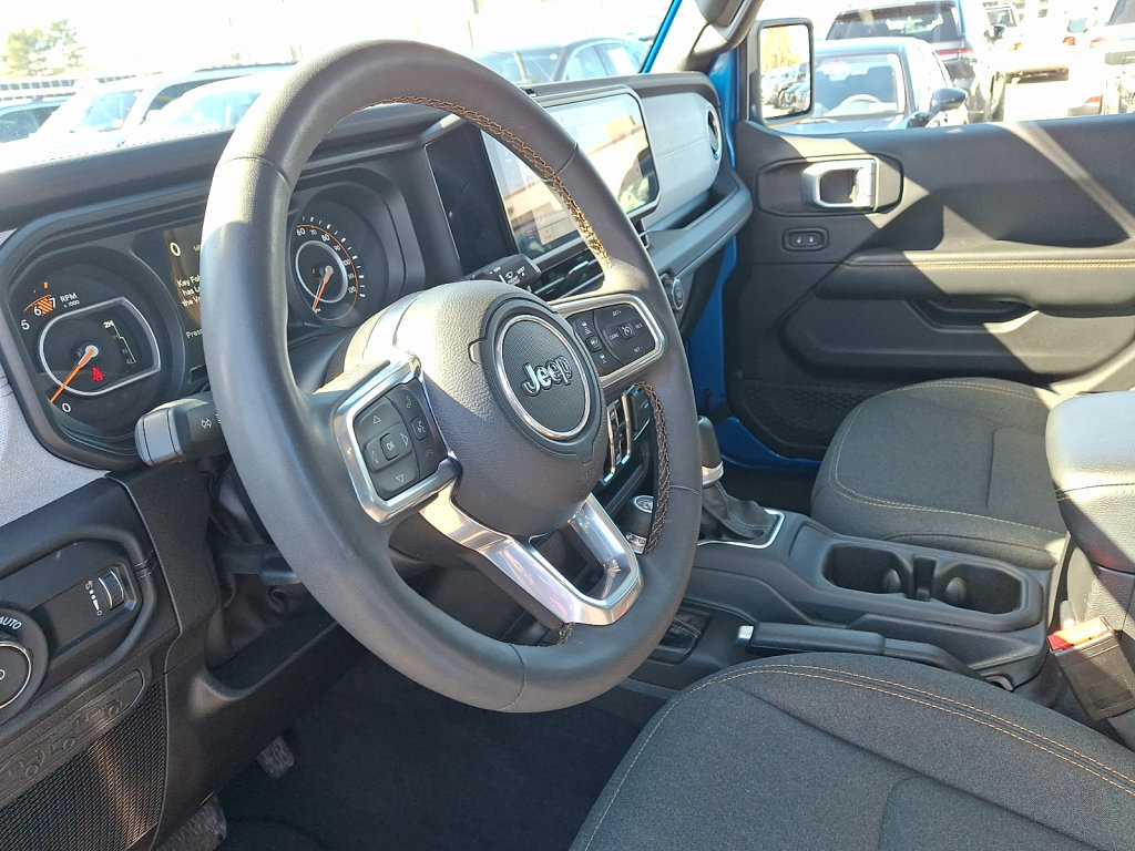 Used 2025 Jeep Wrangler Sahara image 25