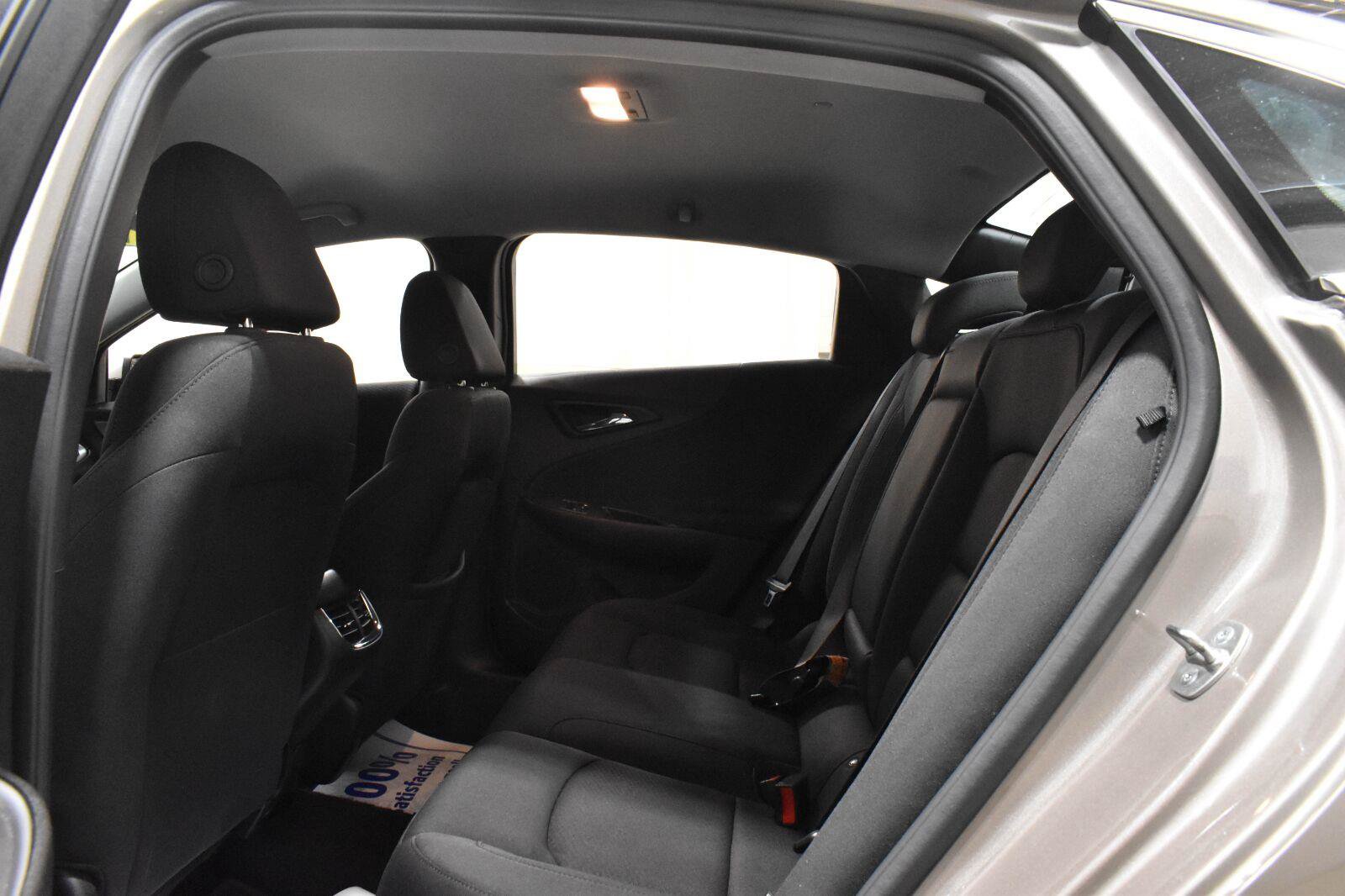 Used 2025 Chevrolet Malibu LT FWD image 4