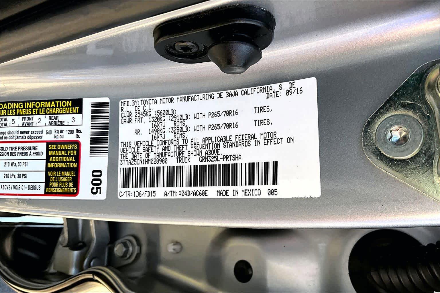 Used 2017 Toyota Tacoma TRD Off-Road RWD image 36