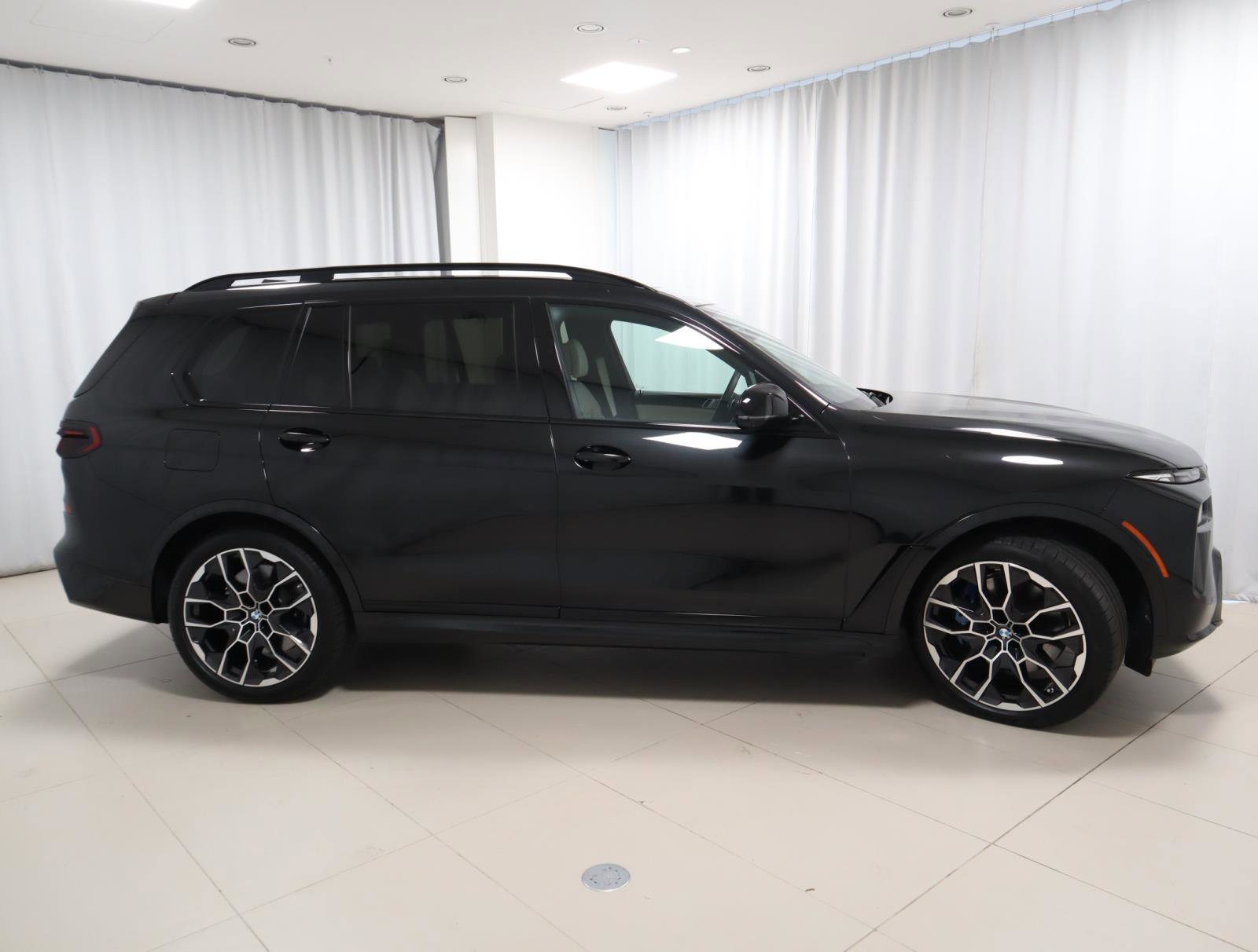 Used 2025 BMW X7 M60i image 6
