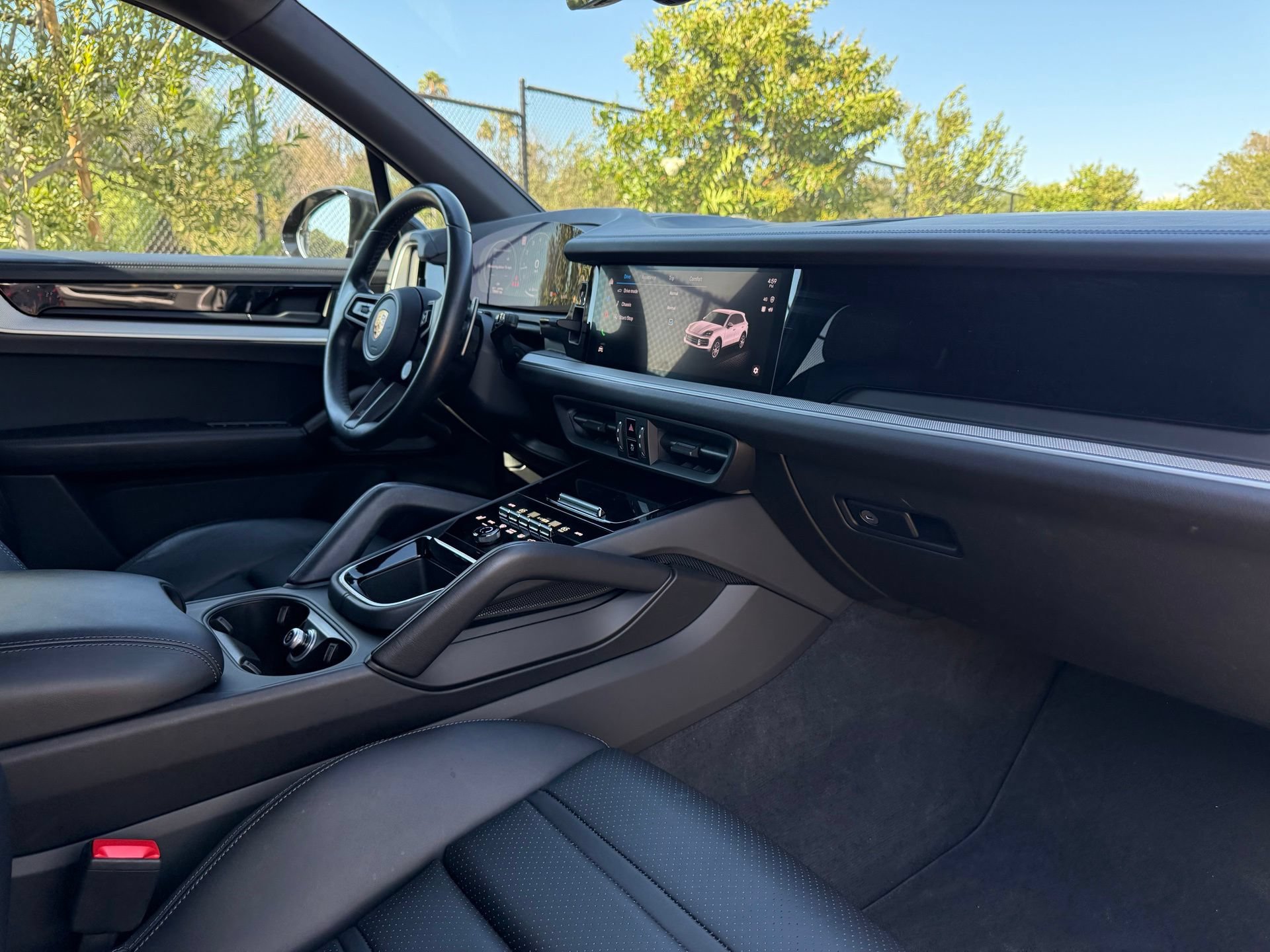 Certified 2024 Porsche Cayenne AWD/4WD image 24