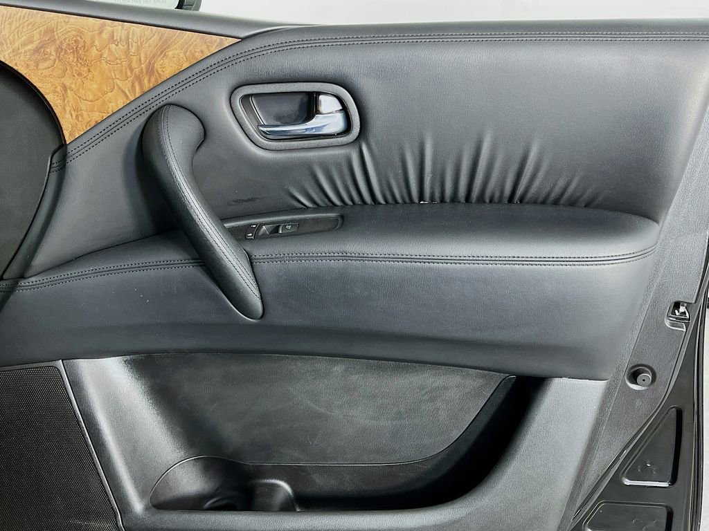 Used 2024 Nissan Armada SL w/ Captain's Chairs Package image 39