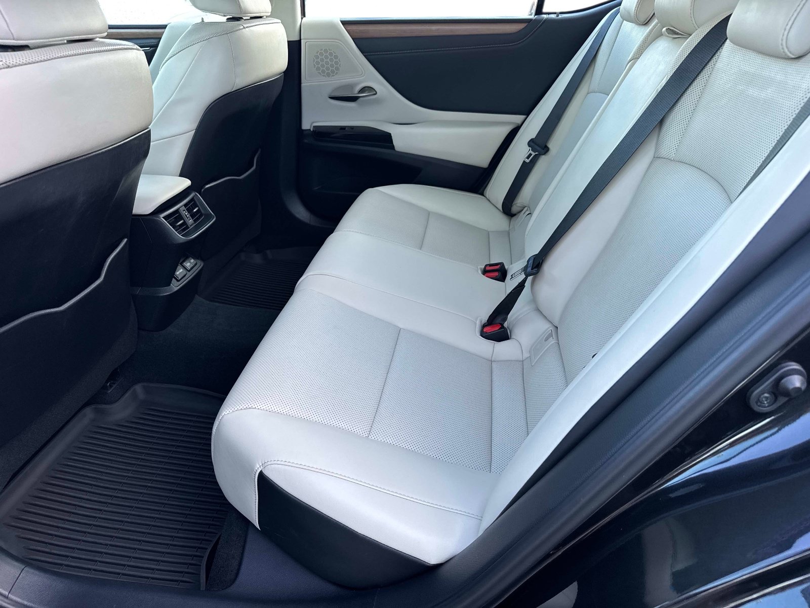 Used 2024 Lexus ES 350 w/ Premium Package FWD image 13