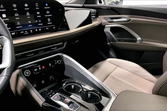 Used 2025 Audi Q5 Premium w/ Convenience Package image 6