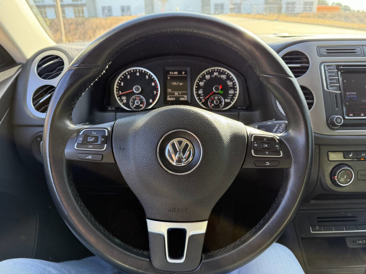 Used 2017 Volkswagen Tiguan S image 18