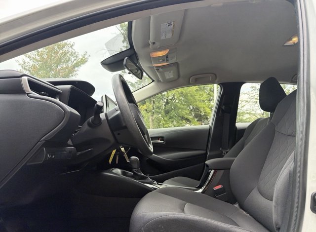 Used 2020 Toyota Corolla LE FWD image 11