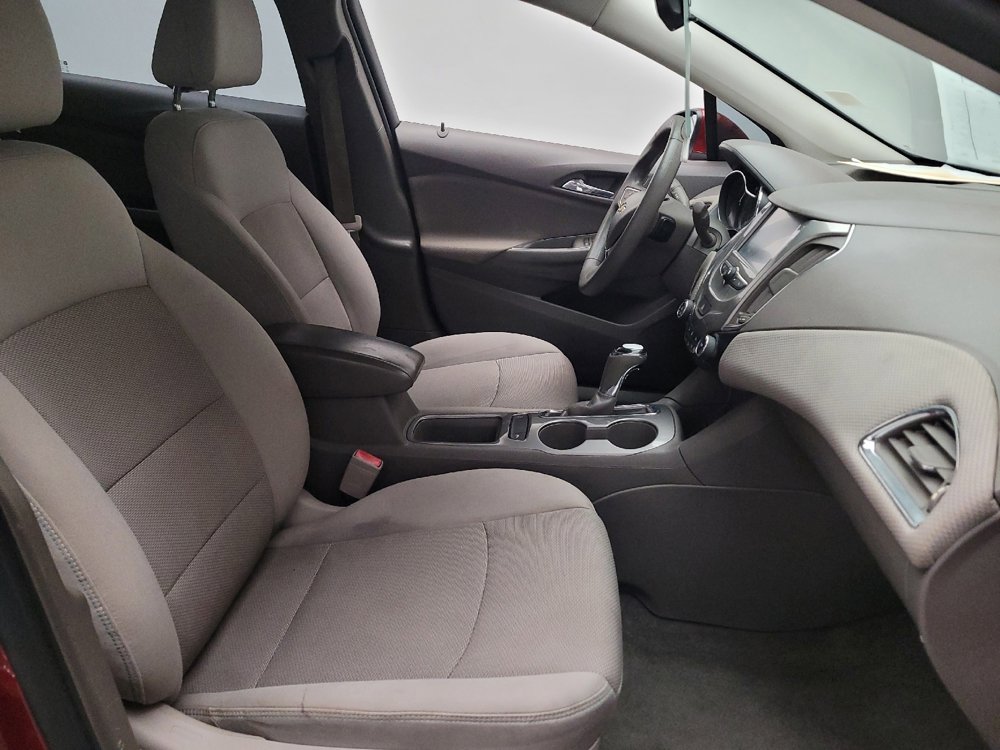 Used 2018 Chevrolet Cruze LT w/ Convenience Package image 21