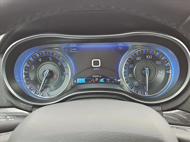 Used 2018 Chrysler 300 Touring L RWD image 11