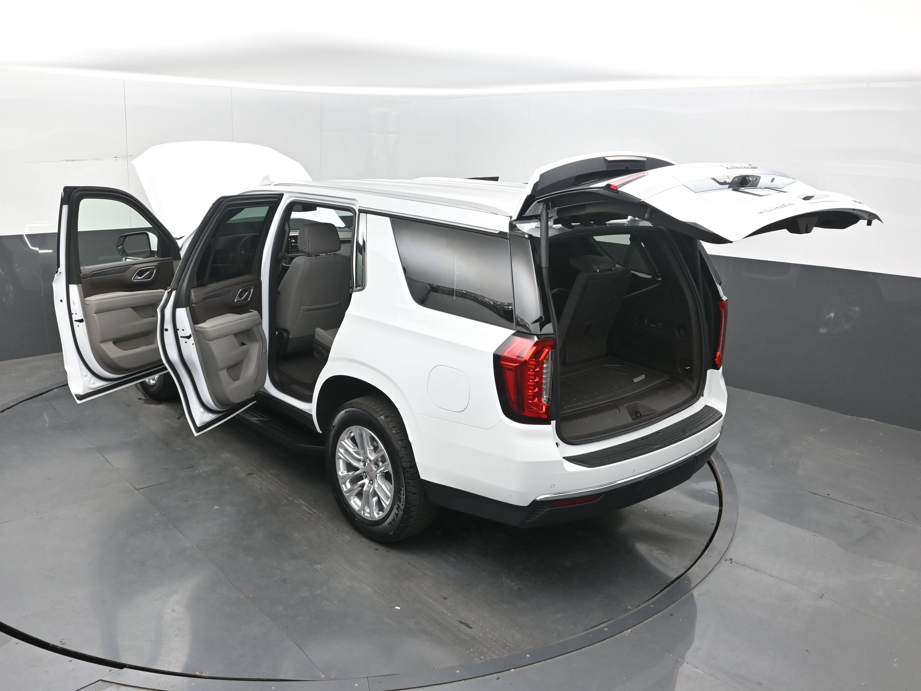 Used 2024 GMC Yukon SLT w/ SLT Luxury Package AWD/4WD image 44