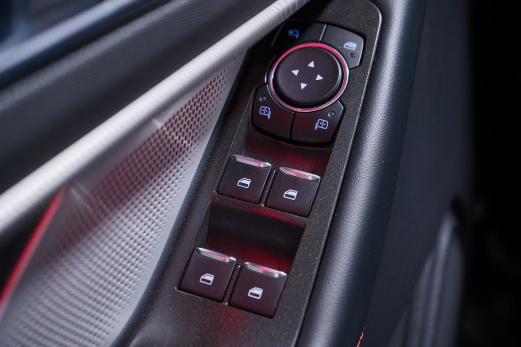 Used 2025 Ford Explorer ST image 18