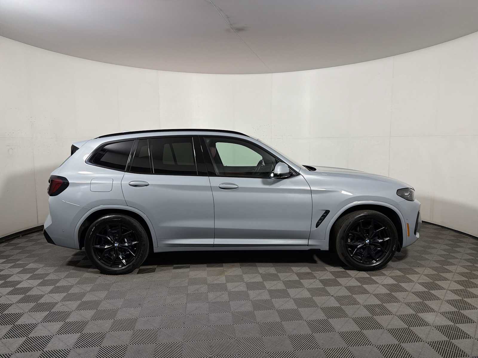 Used 2024 BMW X3 xDrive30i w/ M Sport Package AWD/4WD image 7