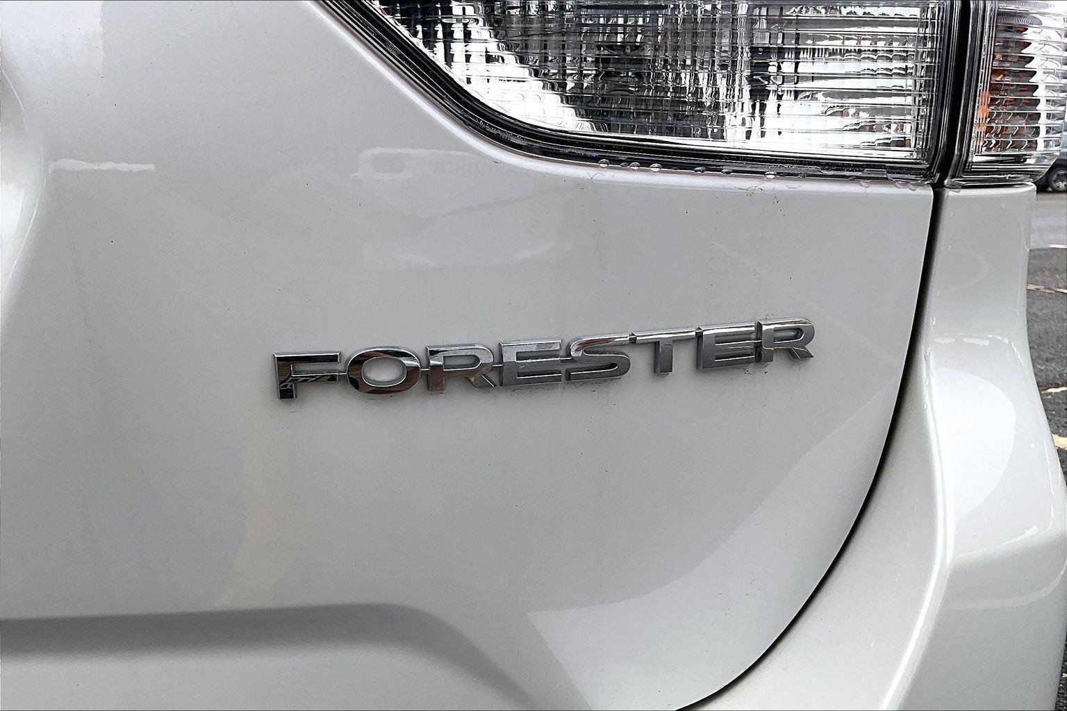 Used 2023 Subaru Forester Base image 8