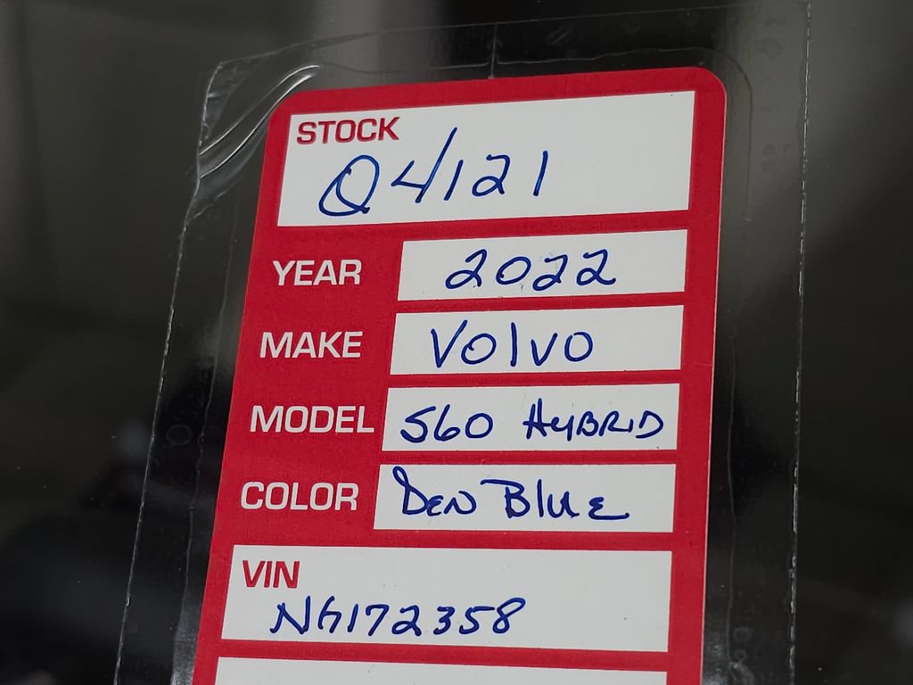 Certified 2022 Volvo S60 T8 R-Design Expression w/ Advanced Package AWD/4WD image 38