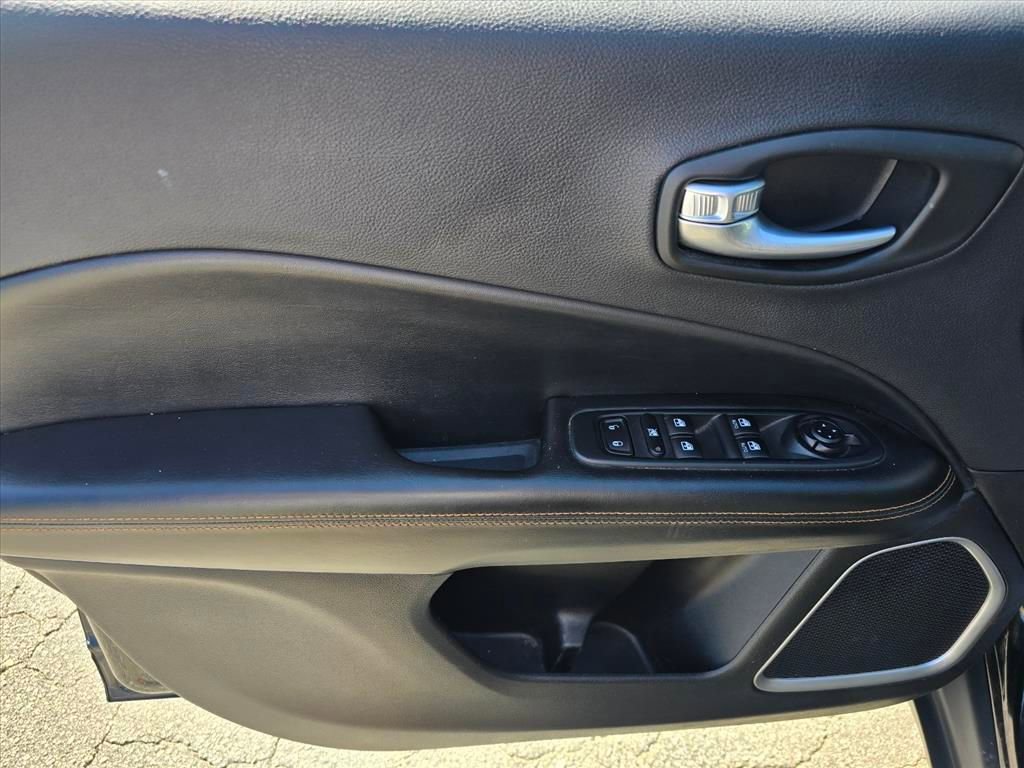 Used 2018 Jeep Compass Limited w/ Navigation Group AWD/4WD image 9
