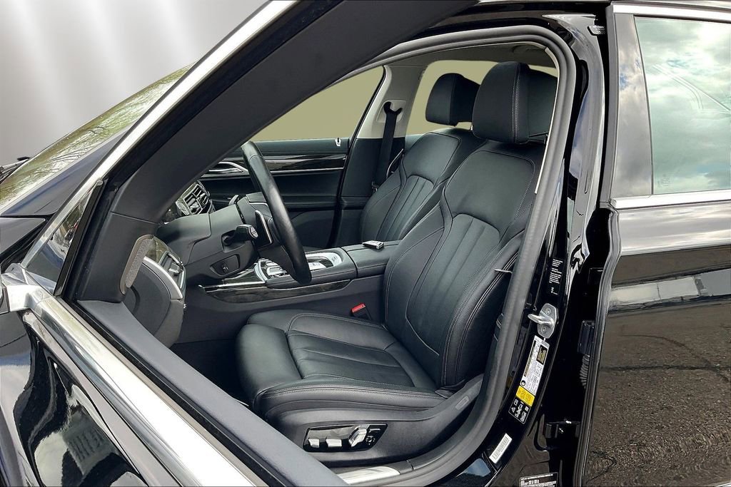 Used 2020 BMW 740i xDrive w/ Cold Weather Package image 21