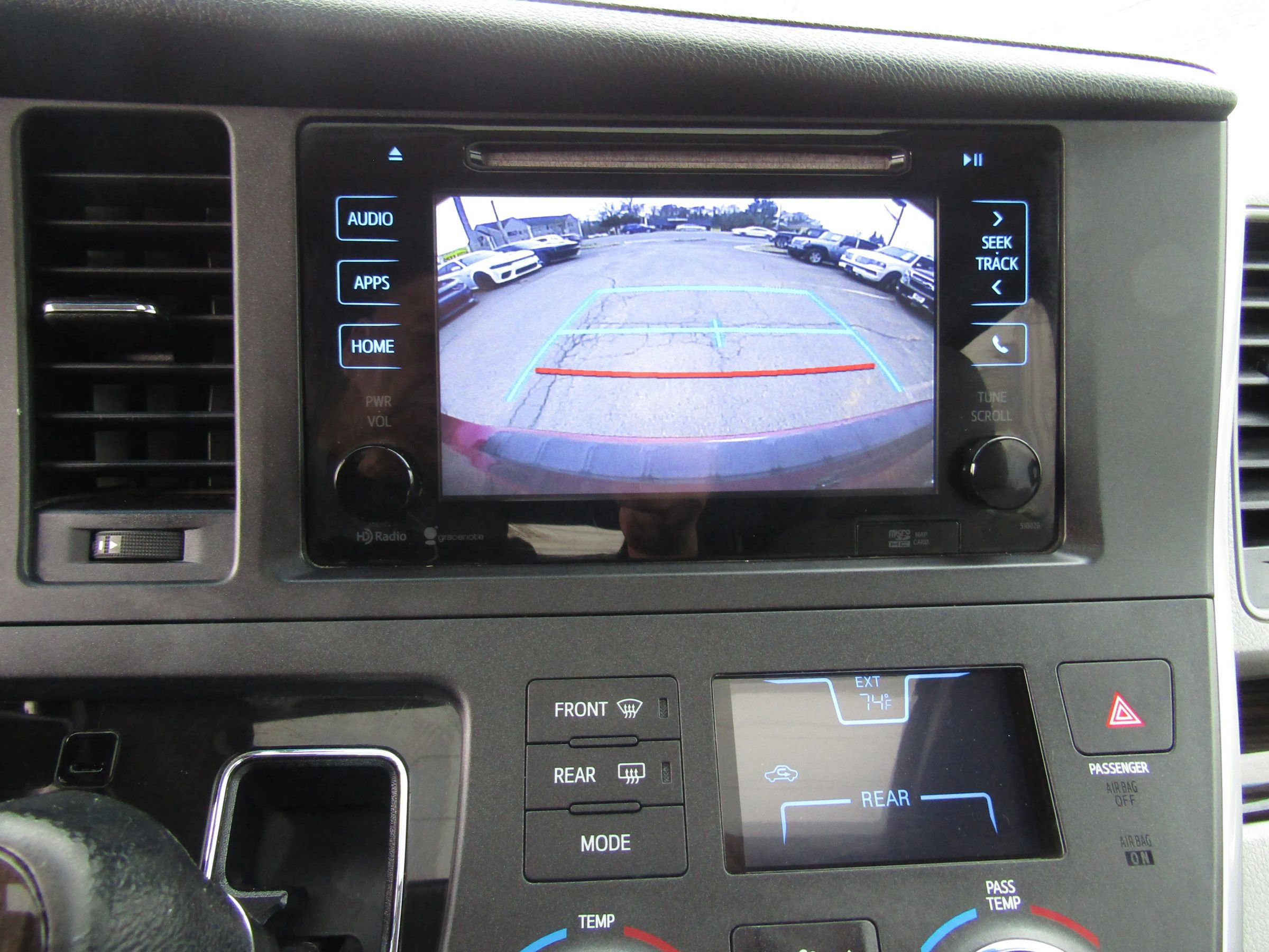 Used 2015 Toyota Sienna XLE w/ XLE Navigation Package image 27