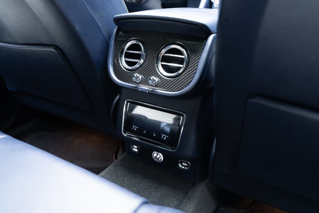 Used 2022 Bentley Bentayga AWD/4WD image 46