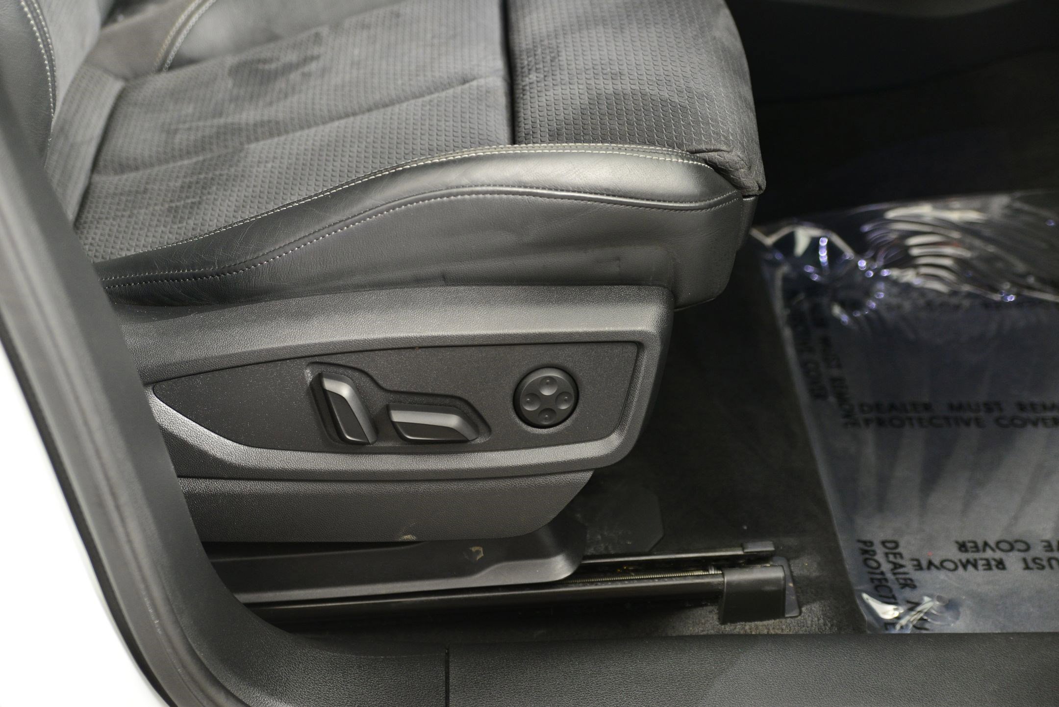 Used 2022 Audi SQ5 Premium Plus w/ Premium Plus Package image 12