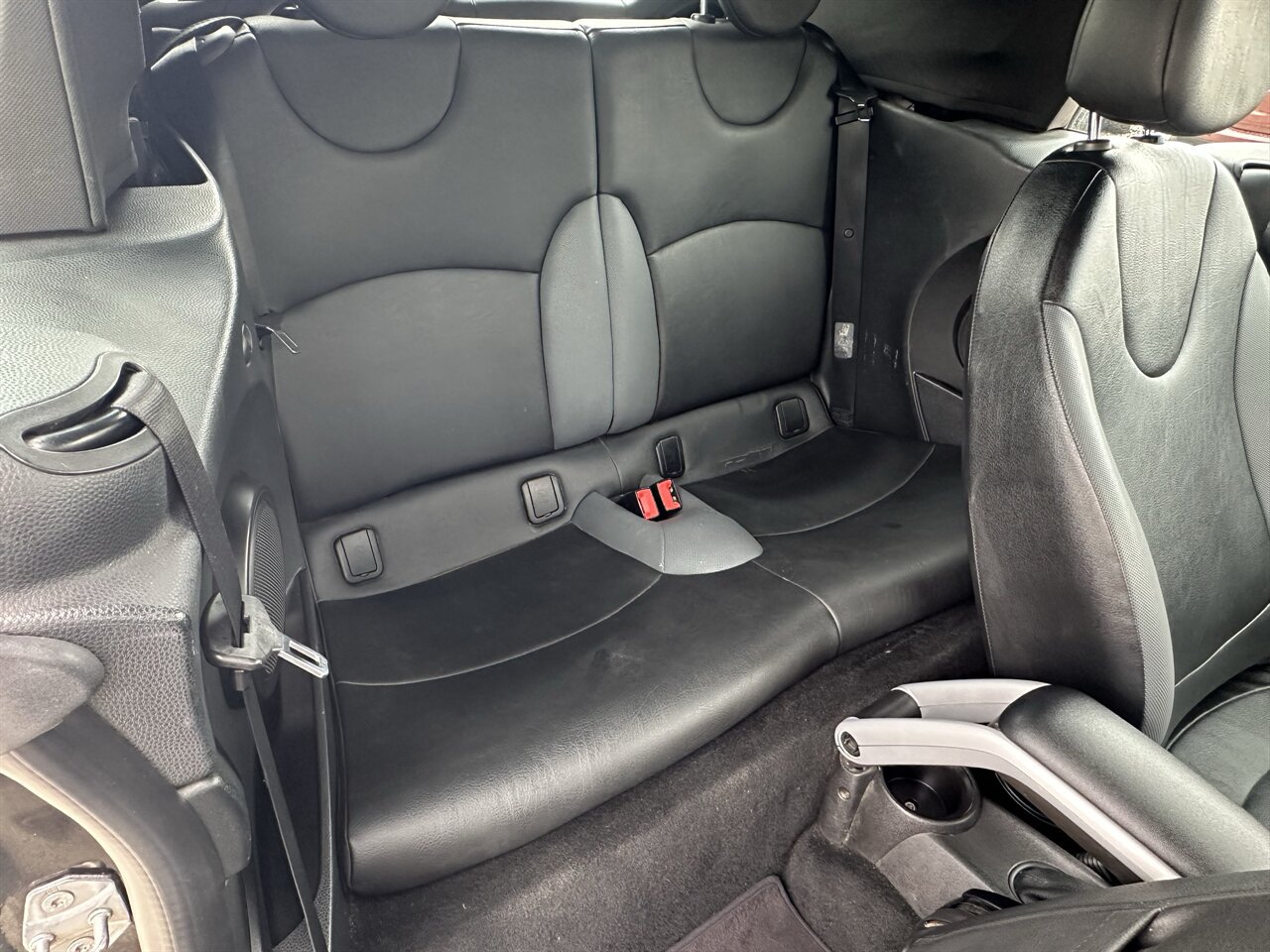 Used 2010 MINI Cooper Convertible FWD image 29