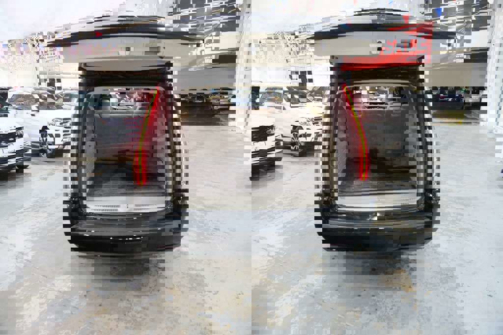 Used 2019 Cadillac Escalade ESV Luxury image 10