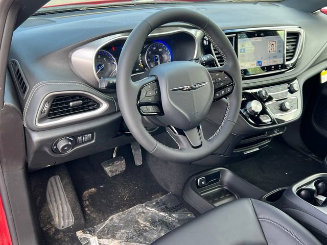 New 2026 Chrysler Pacifica Select image 18