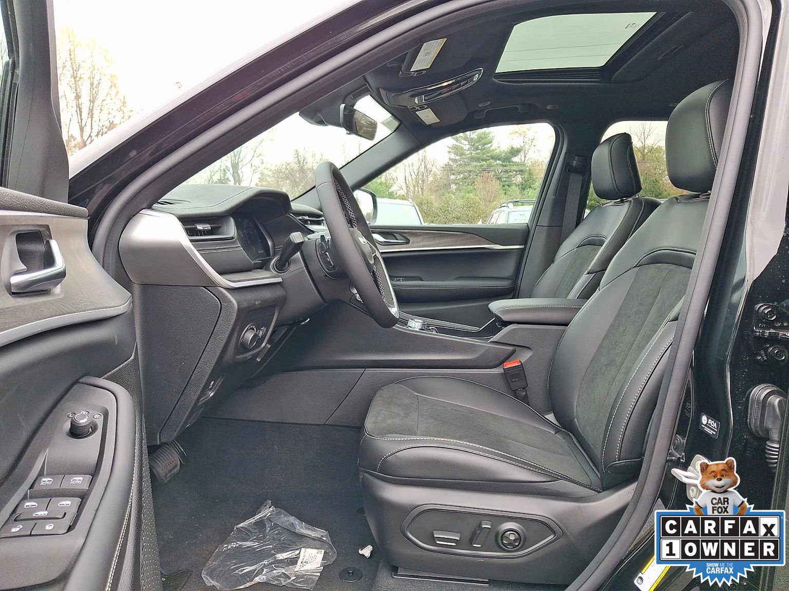 New 2026 Jeep Grand Cherokee Altitude image 7