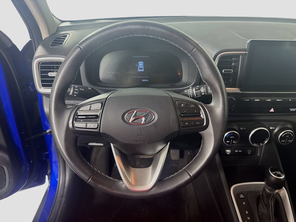 Certified 2025 Hyundai Venue SEL FWD image 11