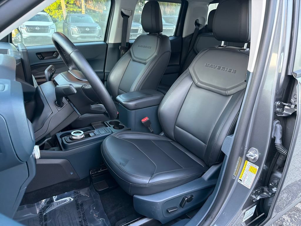 Used 2025 Ford Maverick Lariat w/ Black Appearance Package AWD/4WD image 29