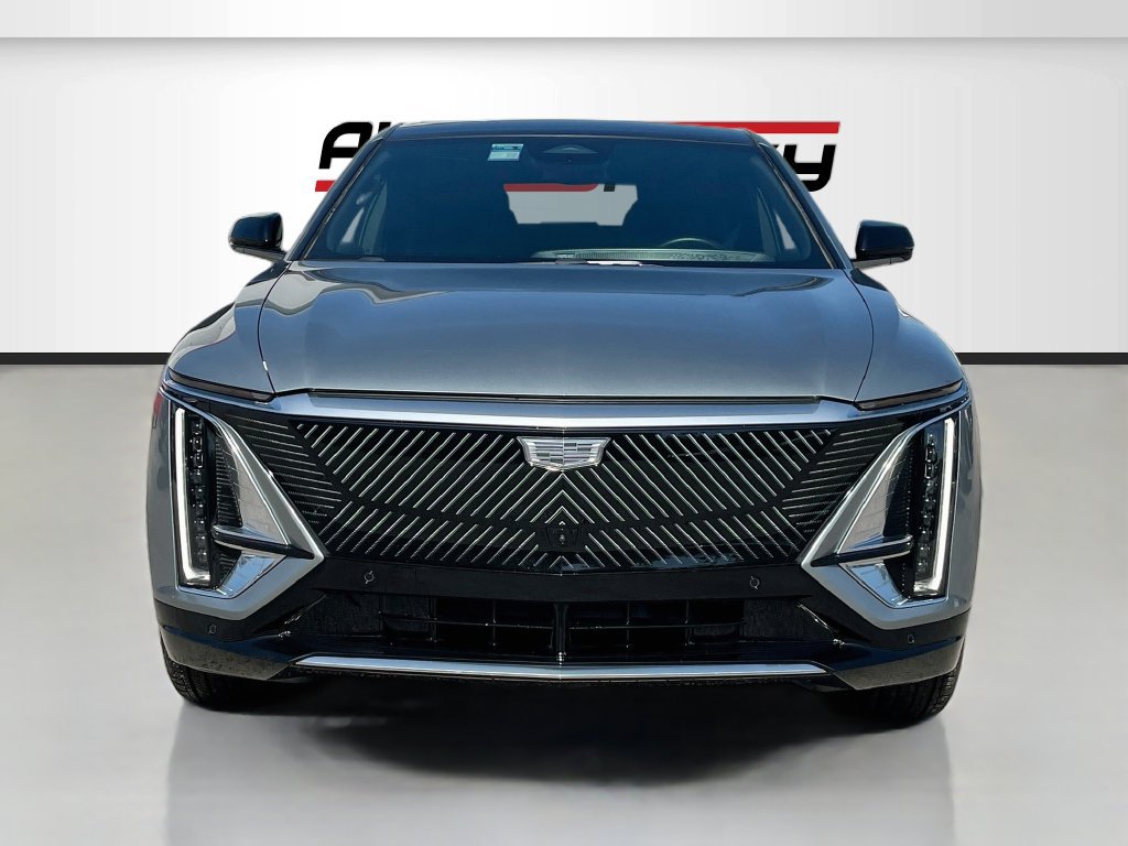 Used 2026 Cadillac Lyriq Luxury AWD/4WD image 2
