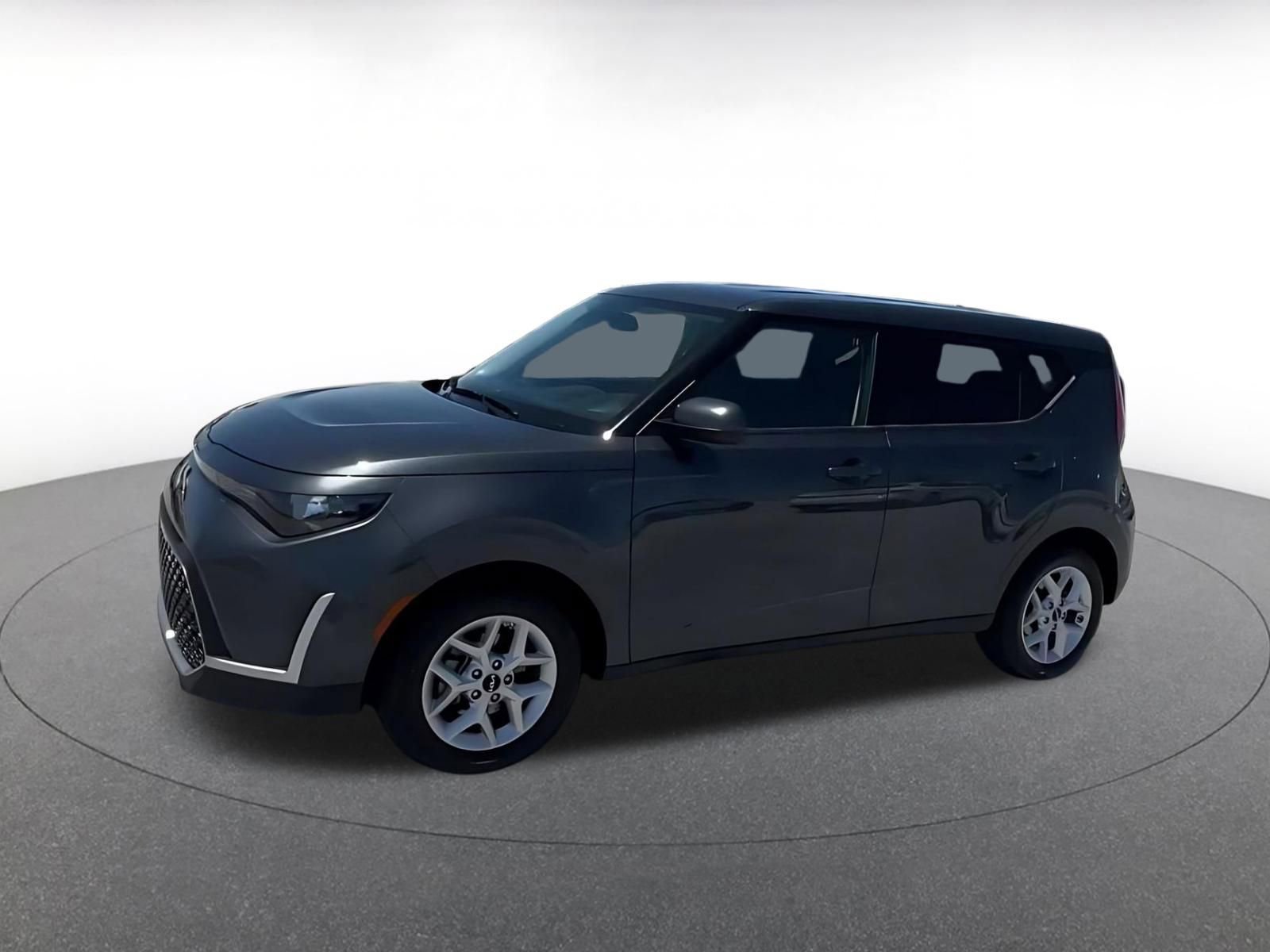 Used 2025 Kia Soul LX w/ LX Technology Package FWD image 8