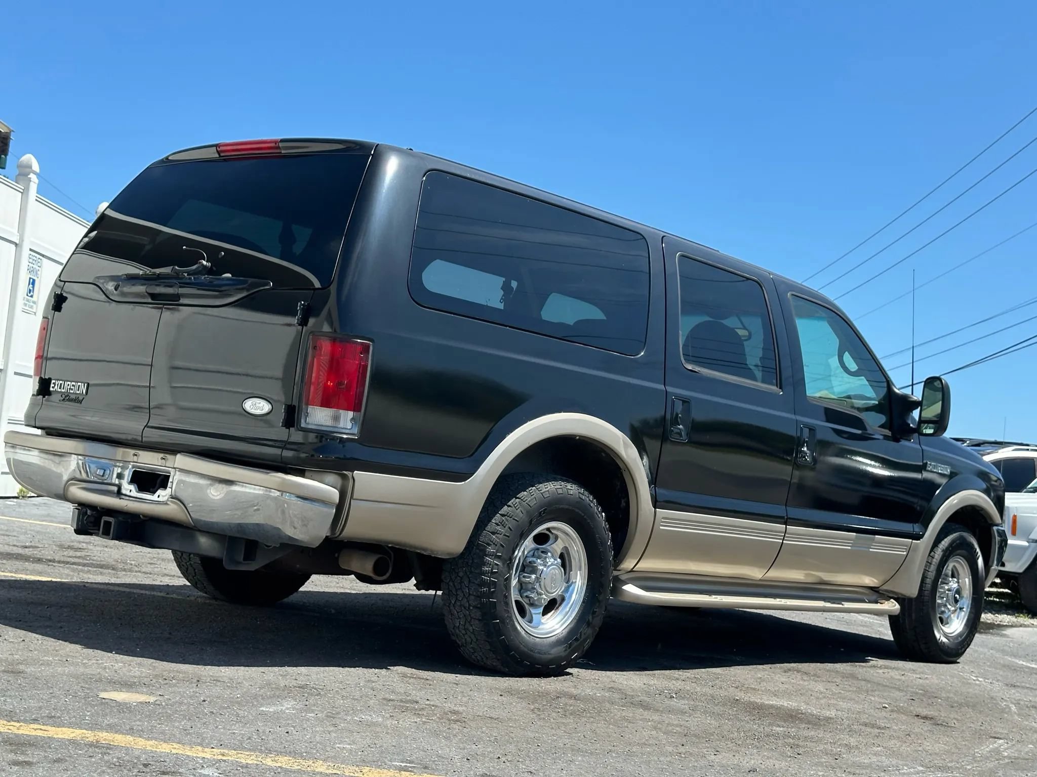 Used 2000 Ford Excursion Limited RWD image 4