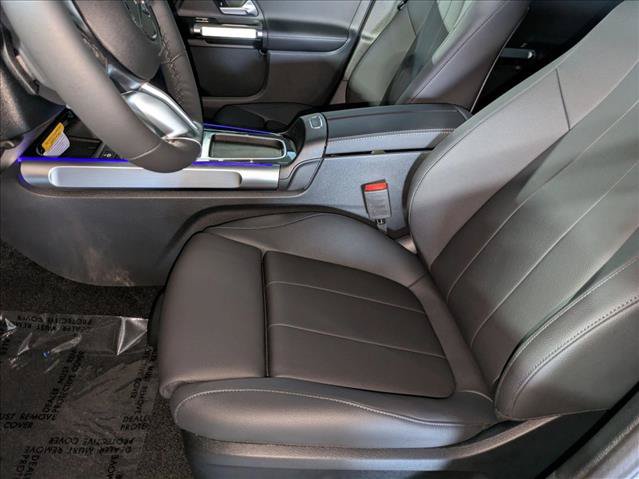 New 2026 Mercedes-Benz GLB 250 image 4