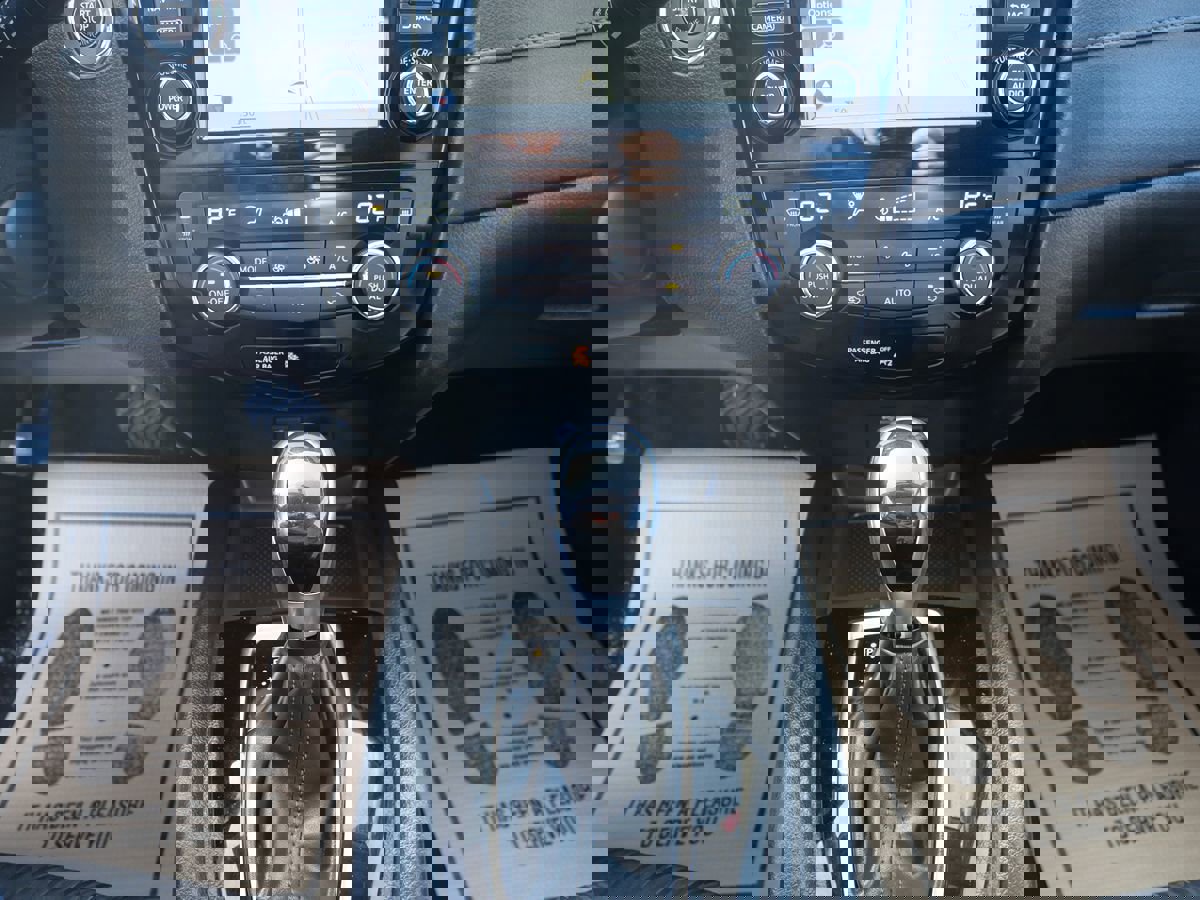 Used 2017 Nissan Rogue SV image 26