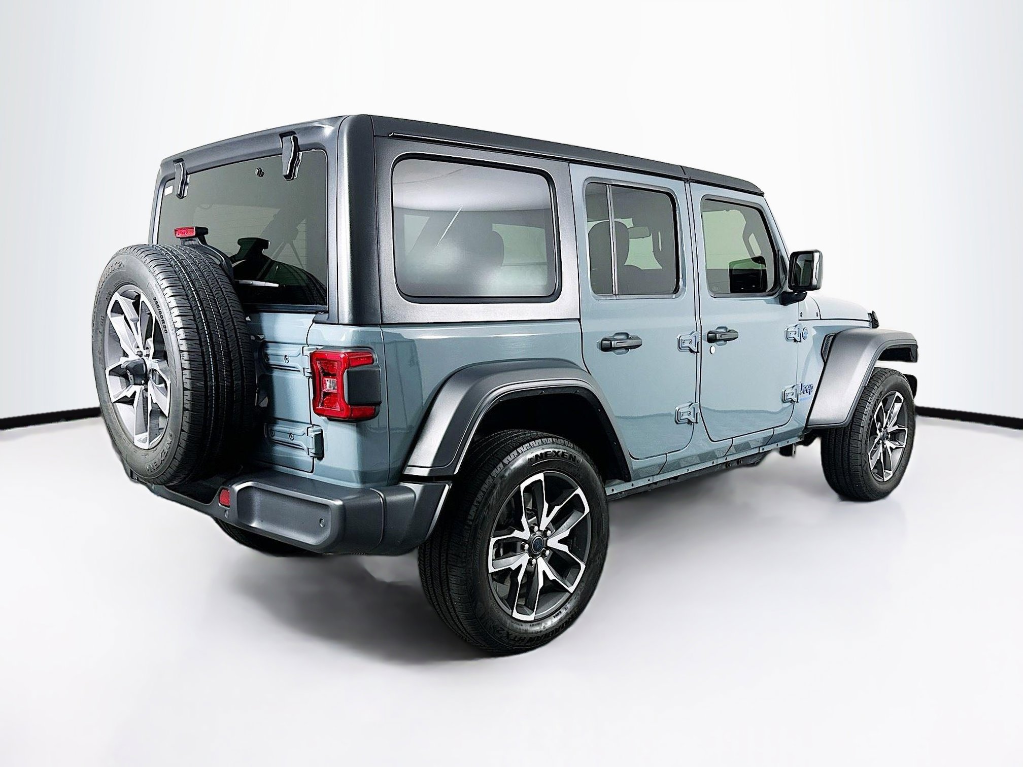 Used 2024 Jeep Wrangler Unlimited w/ Convenience Group AWD/4WD image 9