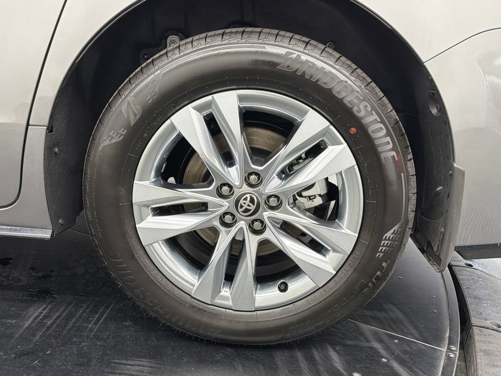 Certified 2026 Toyota Sienna Limited FWD image 16