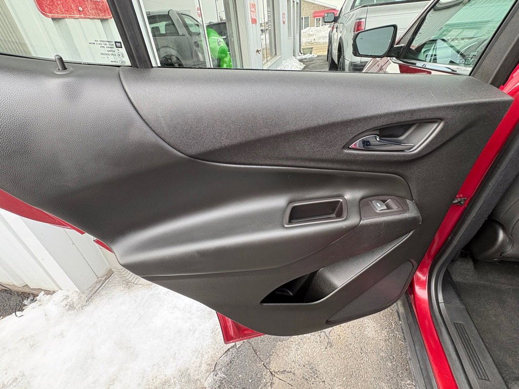 Used 2018 Chevrolet Equinox LT image 11