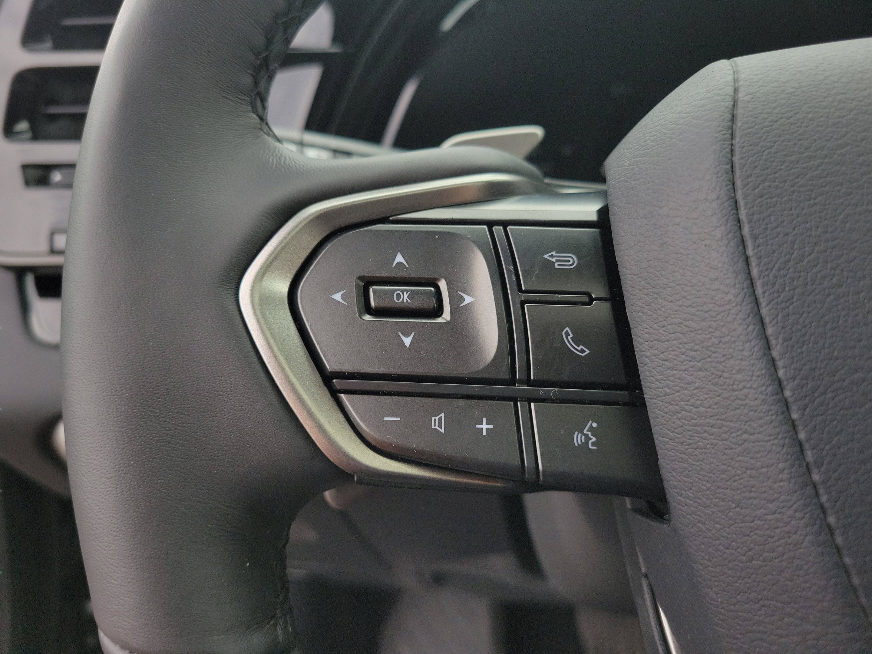 Used 2025 Lexus RX 350 Premium w/ Convenience Package FWD image 24