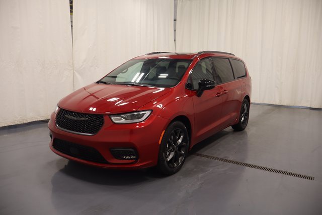 New 2026 Chrysler Pacifica Limited image 4