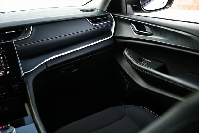 Used 2023 Jeep Grand Cherokee L Laredo image 30