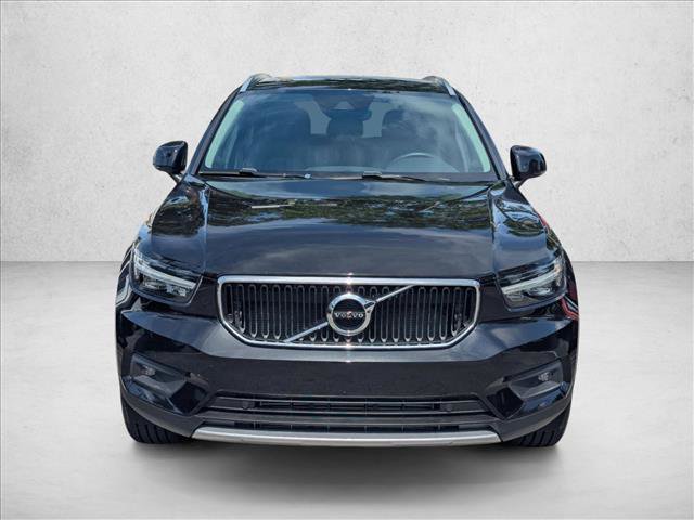 Used 2021 Volvo XC40 T4 Momentum w/ Premium Package FWD image 2